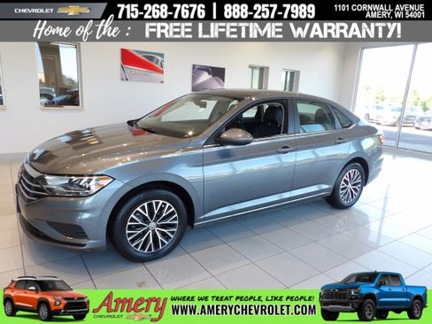 Used 2019 Volkswagen Jetta SE w/ Cold Weather Package FWD image 1
