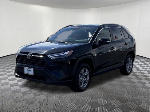 Used 2025 Toyota RAV4 XLE AWD/4WD image 3