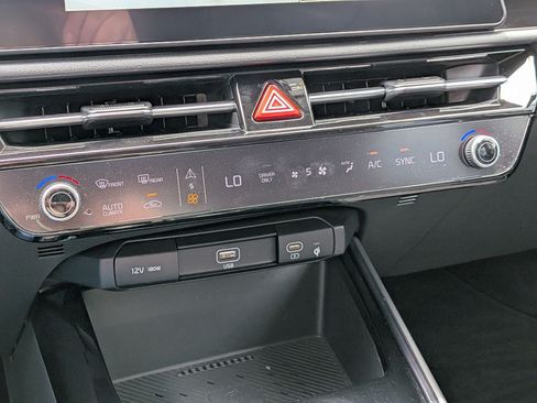 Certified 2023 Kia Niro EX Touring FWD image 21
