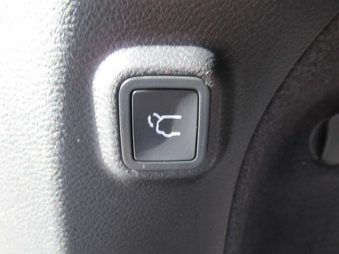 Used 2020 Jeep Cherokee Limited w/ Luxury Group AWD/4WD image 35