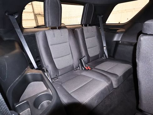 Used 2018 Ford Explorer XLT w/ Class II Trailer Tow Package FWD image 19