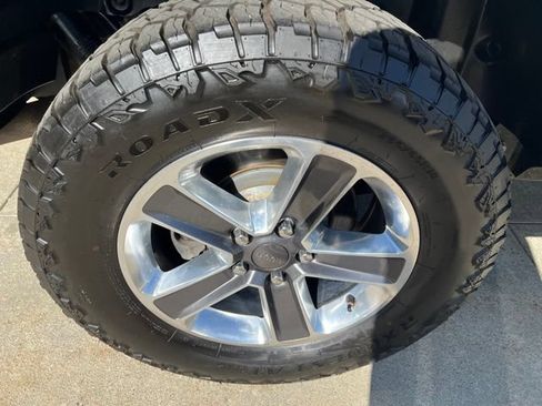 Used 2020 Jeep Wrangler Unlimited Sahara w/ Dual Top Group AWD/4WD image 7