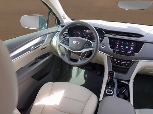 Used 2020 Cadillac XT5 Premium Luxury FWD image 24