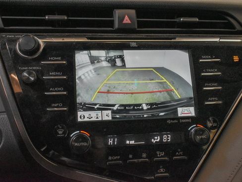 Used 2018 Toyota Camry L image 15