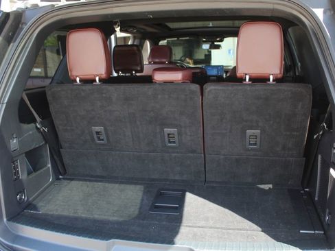 Used 2024 Ford Expedition Limited image 21