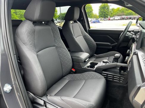 Used 2025 Toyota Tacoma SR5 AWD/4WD image 34