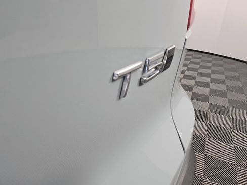 Used 2019 Volvo XC40 T5 Momentum image 11