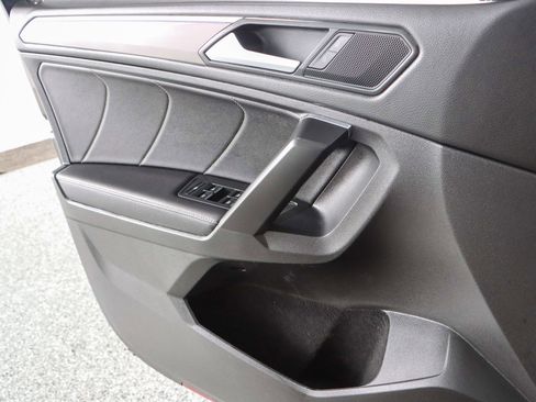 Used 2022 Volkswagen Tiguan SE R-Line image 21