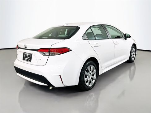 Used 2021 Toyota Corolla LE image 7