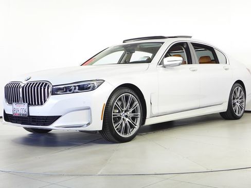 Used 2022 BMW 740i w/ Premium Package image 2