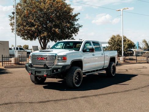 Used 2018 GMC Sierra 2500 Denali w/ Duramax Plus Package AWD/4WD image 3