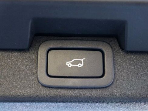 Used 2018 Land Rover Discovery SE image 46