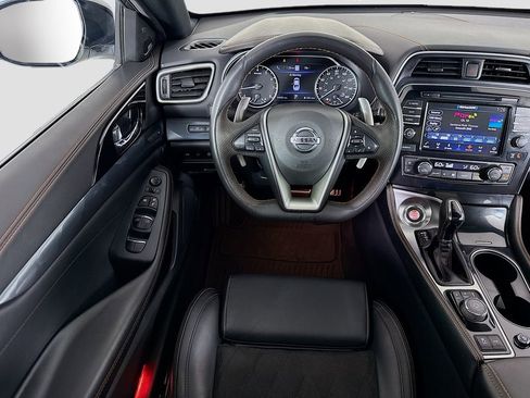 Used 2022 Nissan Maxima SR w/ Sport Mat Group FWD image 10