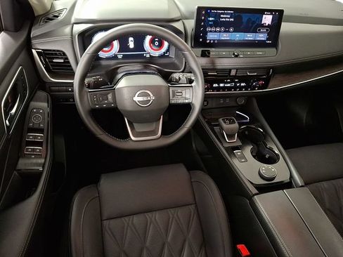 Used 2026 Nissan Rogue Platinum w/ Platinum Premium Package AWD/4WD image 2