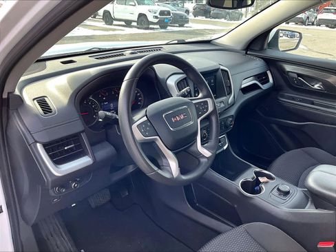 Used 2024 GMC Terrain SLE image 8