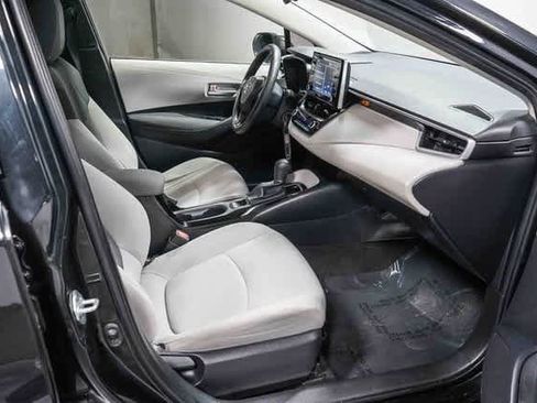 Used 2021 Toyota Corolla LE image 16