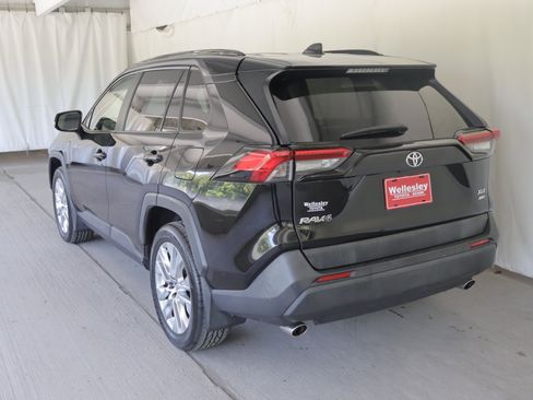 Used 2019 Toyota RAV4 XLE Premium w/ Cold Weather Package AWD/4WD image 26