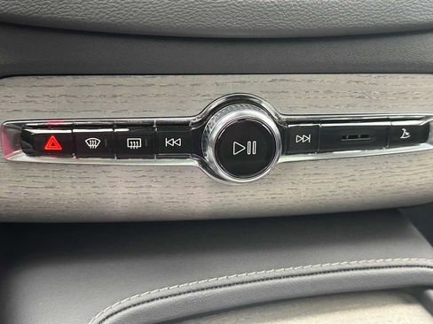 Used 2025 Volvo XC90 B6 Ultra w/ Protection Package Premier image 30