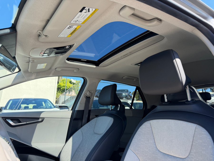 Used 2023 Kia Niro Wave w/ Wave Preserve Package FWD image 19