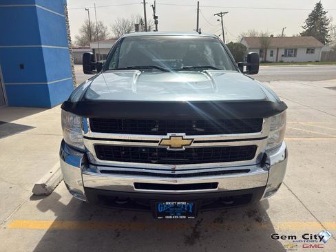 Used 2010 Chevrolet Silverado 2500 LT w/ Interior Plus Package AWD/4WD image 3