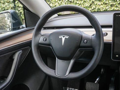 Used 2023 Tesla Model Y 2WD image 15