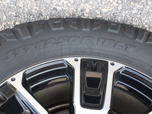 Used 2023 Nissan Titan SV AWD/4WD image 33