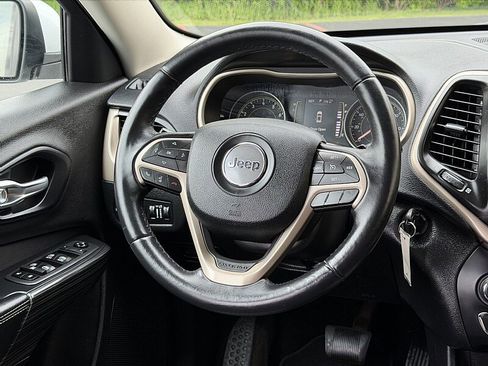 Used 2014 Jeep Cherokee Latitude AWD/4WD image 12