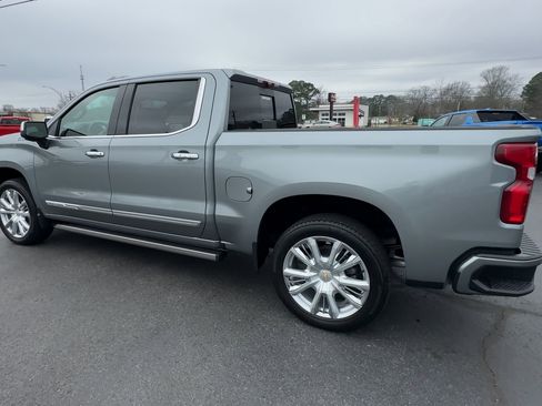Used 2025 Chevrolet Silverado 1500 High Country AWD/4WD image 6