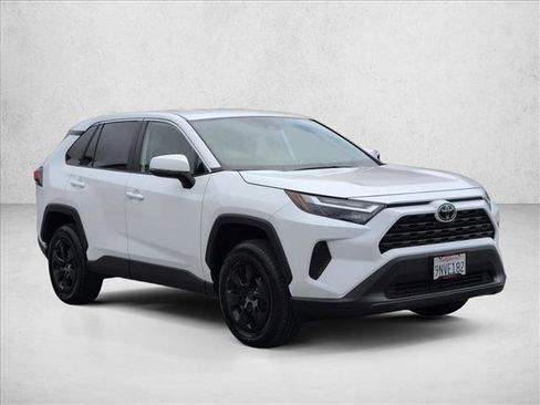 Used 2024 Toyota RAV4 LE AWD/4WD image 3