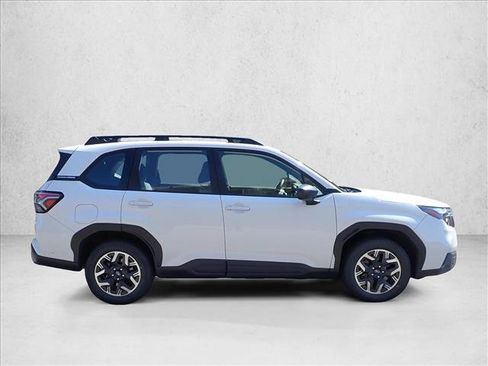 Used 2025 Subaru Forester AWD/4WD image 10