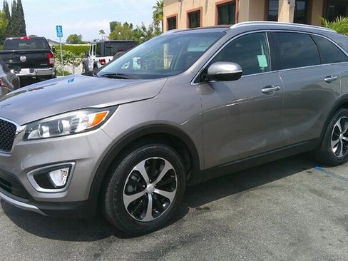 Used 2017 Kia Sorento EX FWD image 2