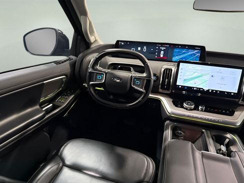 Used 2025 Ford Expedition Platinum AWD/4WD image 23