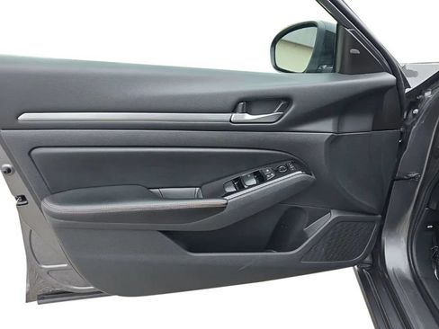 Used 2024 Nissan Altima 2.5 SR FWD image 10