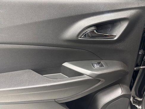 Used 2024 Chevrolet Trax LT image 23