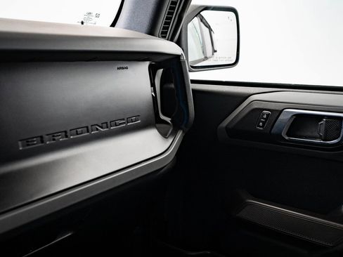 Used 2021 Ford Bronco Black Diamond image 43