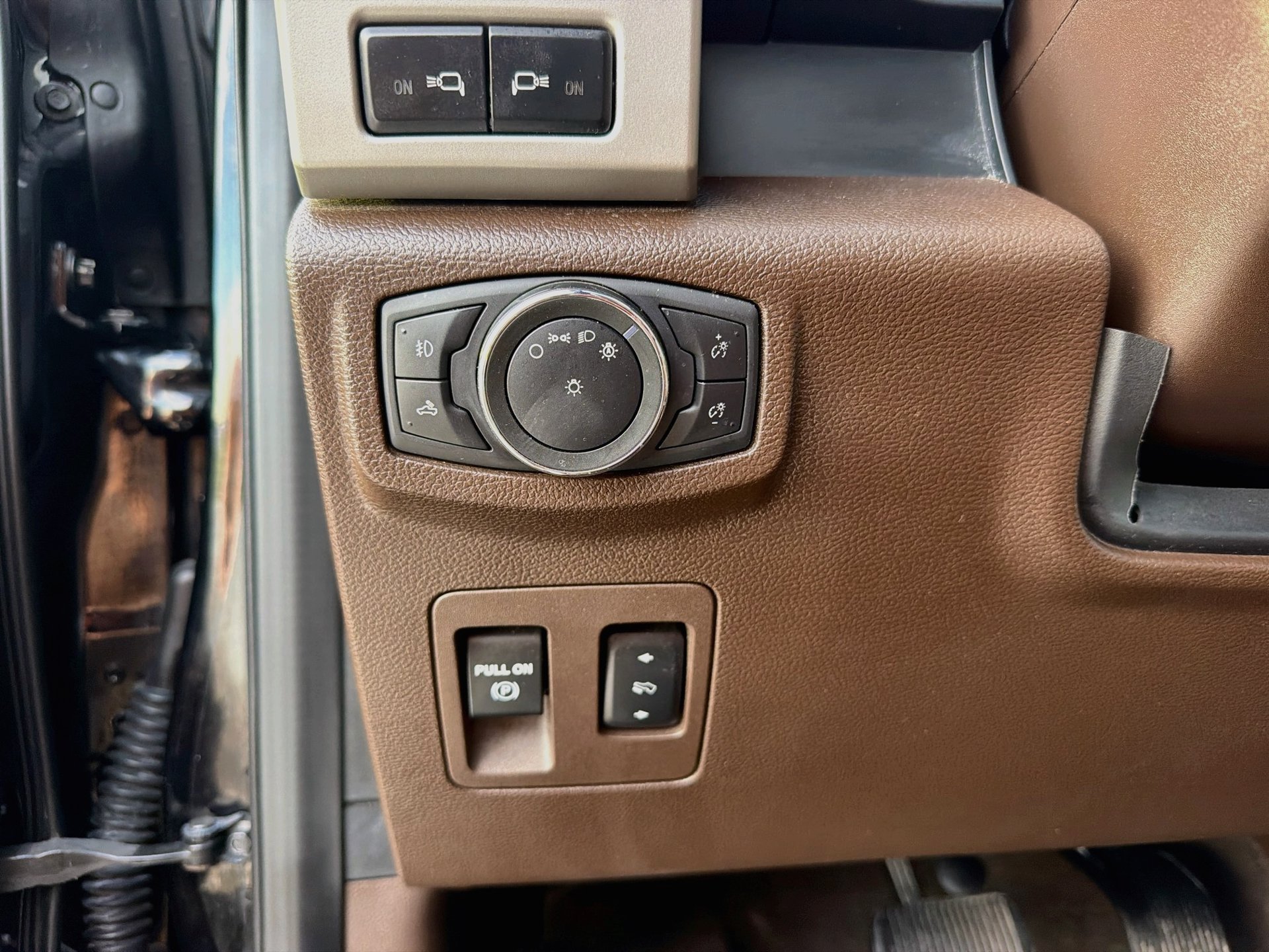 Used 2019 Ford F150 King Ranch w/ Equipment Group 601A Luxury AWD/4WD image 12