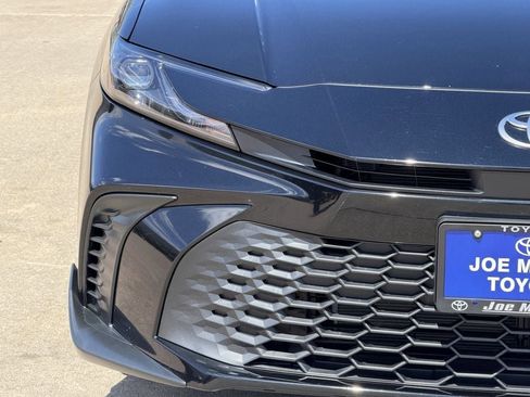 Used 2025 Toyota Camry SE FWD image 5