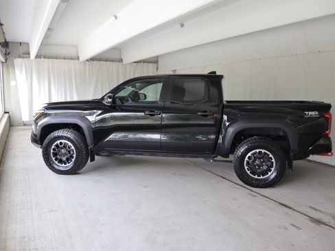 Used 2024 Toyota Tacoma TRD Off-Road w/ TRD Off Road Upgrade Package AWD/4WD image 21