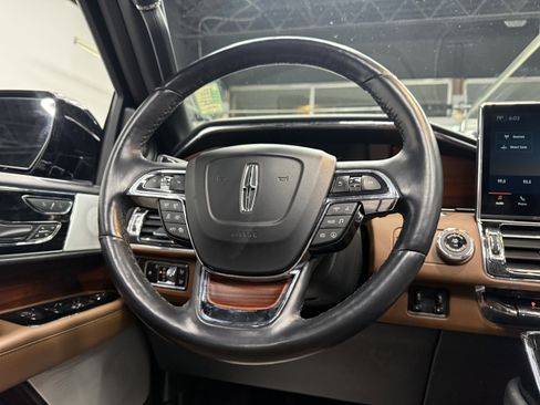 Used 2023 Lincoln Navigator L Reserve w/ Equipment Group 201A image 16