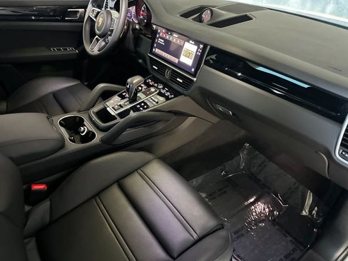 Used 2023 Porsche Cayenne Platinum Edition AWD/4WD image 16