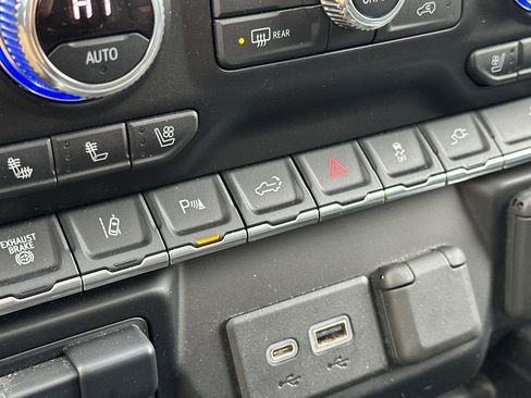 Used 2020 GMC Sierra 2500 AT4 w/ AT4 Premium Package image 30