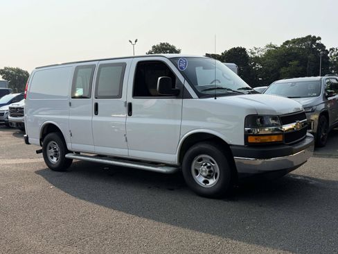 Used 2024 Chevrolet Express 2500 w/ Driver Convenience Package RWD image 6