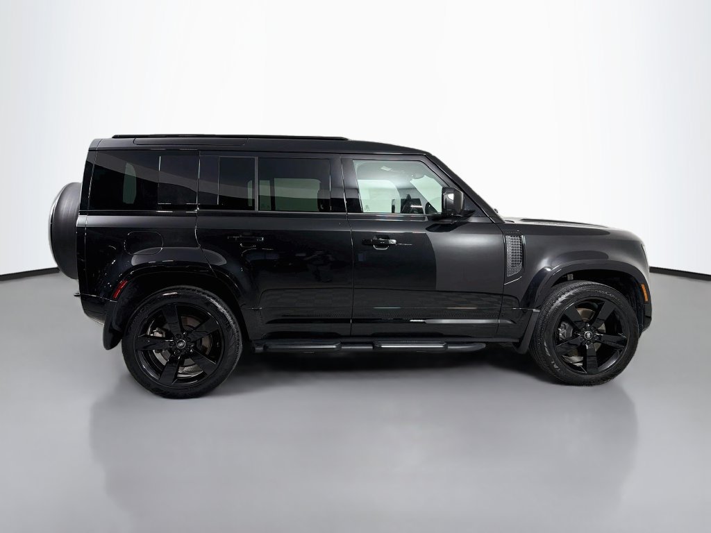 Certified 2024 Land Rover Defender 110 X-Dynamic SE AWD/4WD image 4