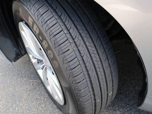 Used 2016 Toyota Camry LE image 11