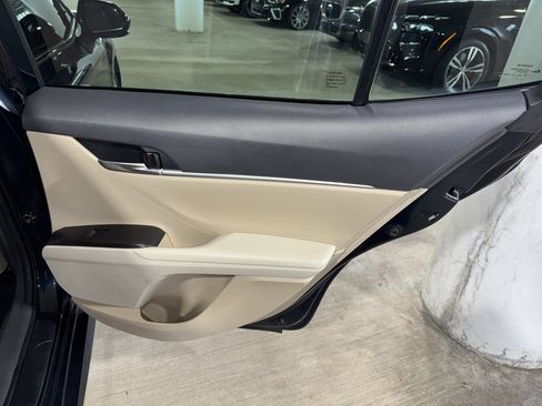 Used 2021 Toyota Camry LE image 9