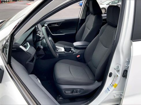 Used 2021 Toyota RAV4 XLE w/ Convenience Package image 8