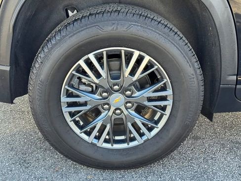 New 2025 Chevrolet Traverse LT image 12