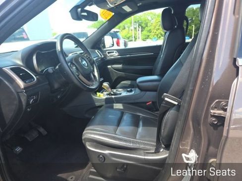 Used 2017 Jeep Grand Cherokee Limited AWD/4WD image 9