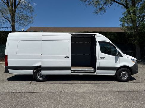 Used 2020 Mercedes-Benz Sprinter 2500 w/ Driver Convenience Package image 24
