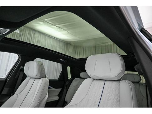 Certified 2024 Cadillac Lyriq Luxury AWD/4WD image 38